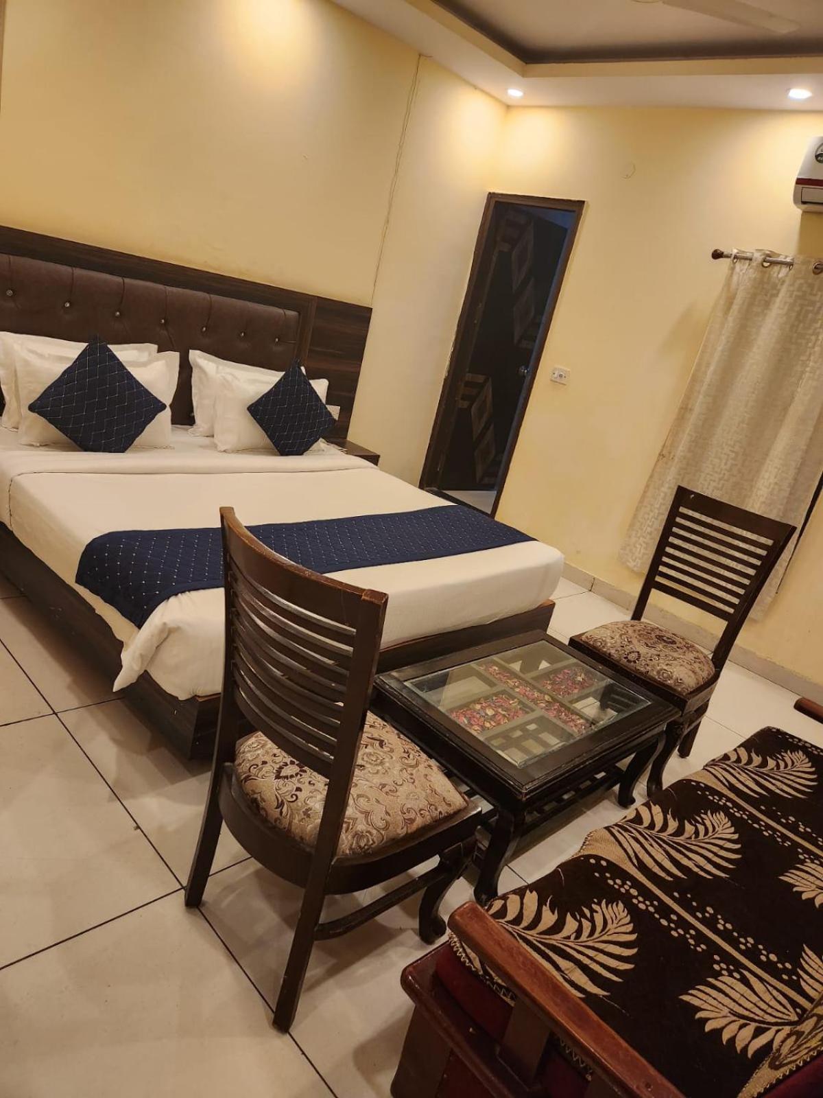 Hotel Premium Near Igi Airport Delhi